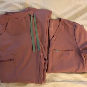 Figs Mineral Mauve scrub set